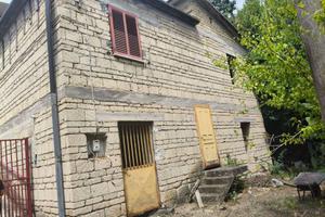 Casa indipendente di 125 m² con più di 5 locali a 