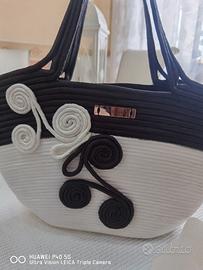 borsa interamente creata a mano