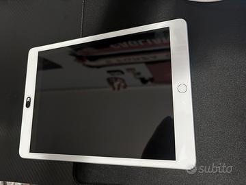 iPad 8th - 32GB + apple pencil