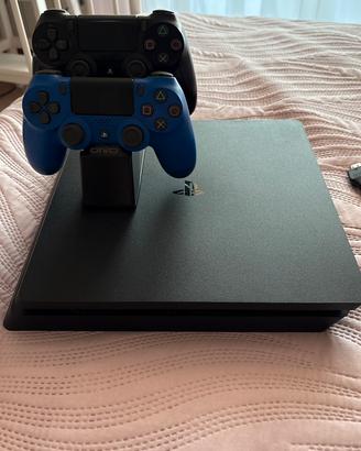 PS4 1TB + 2 Controller Originali + Base OVIO