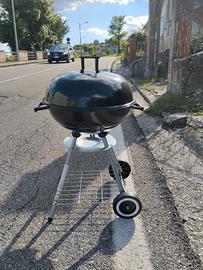 Barbecue esterno a carbonella