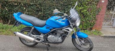 Moto Kawasaki Er 5