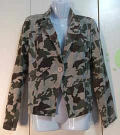 Giacca mimetica modello skinny taglia M.