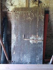 Portone in legno casa rurale