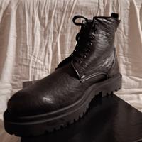 Stivaletto allacciato In vera pelle  nero