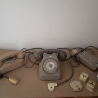 2 telefoni e apparecchi telefonici vintage