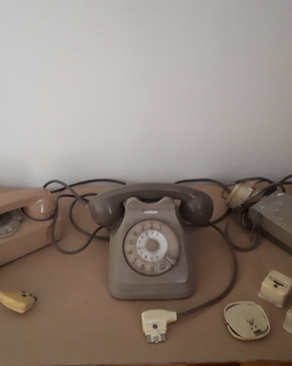 2 telefoni e apparecchi telefonici vintage