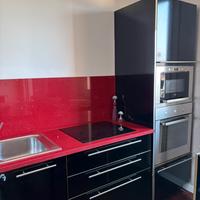 CUCINA IN MARMO ROSSO CON ISOLA