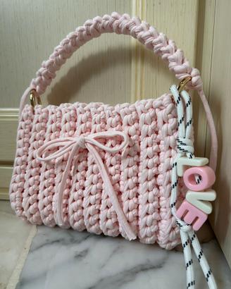 Borda handmade all’uncinetto rosa