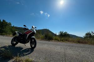 MOTO MORINI X-CAPE 649 bianco Carrara + accessori