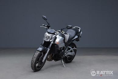SUZUKI GSR 600