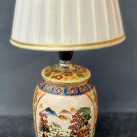 Lampada da tavolo antica in porcellana orientale