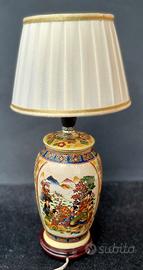 Lampada da tavolo antica in porcellana orientale