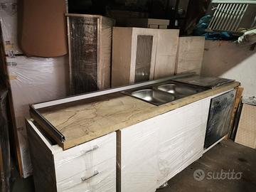 cucina completa di forno e piano ad induzione 