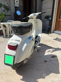 Vespa 50 Special bianca