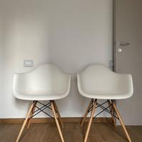 2 sedie di design, sul modello Eames Plastic Armch