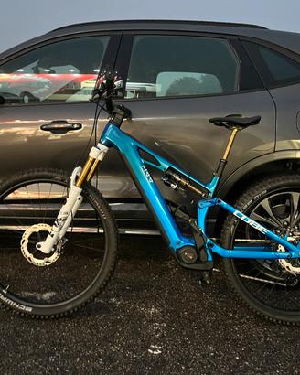 Cube stereo Hybrid HPC AT