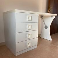 Scrivania da studio/lavoro + sedia regolabile