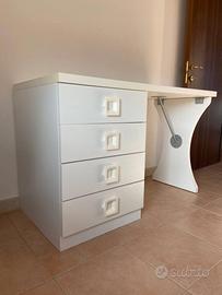 Scrivania da studio/lavoro + sedia regolabile
