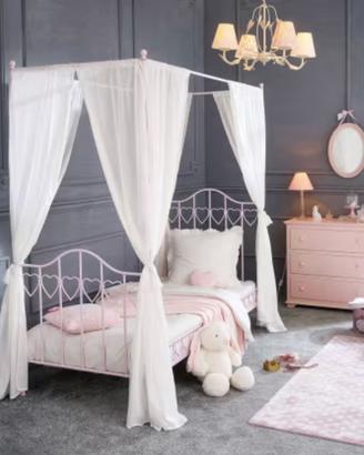Letto a baldacchino rosa in metallo