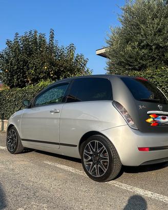 Lancia Ypsilon momo design