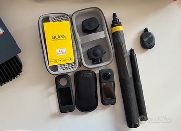 Insta 360 x3 con accessori, come nuova