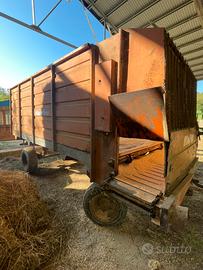 Carro agricolo a quattro ruote per trinciato
