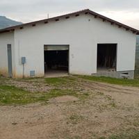 Fabbricato rurale in cemento armato con terreno