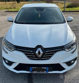RENAULT MEGANE 4 Berlina