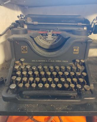 antica macchina da scrivere Olivetti M40 
