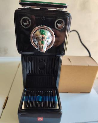 Macchina del caffè Illy NUOVA