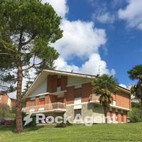 VILLA BIFAMILIARE CON GIARDINO