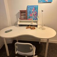 Scrivania bimbo Ikea con seggiola