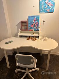 Scrivania bimbo Ikea con seggiola
