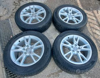 Cerchi in lega con gomme Audi Q3 R17 - R 17