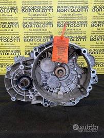 VOLKSWAGEN TOURAN cambio usato ASV