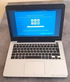 Laptop ASUS Sonic Master 13 pollici 4G RAM 524G HD