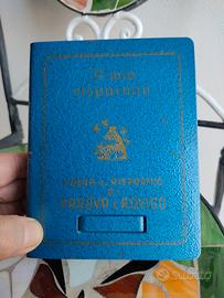 salvadanaio a libro della banca 