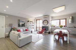 ELEGANTE ATTICO CON VISTA PANORAMICA SU MILANO