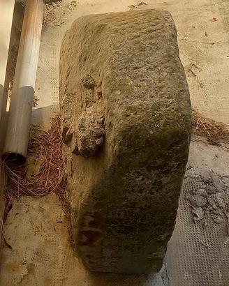 Vasca in pietra per arredo rustico  