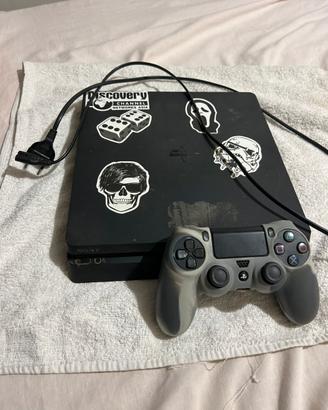 PlayStation 4 1TB + Controller + 4 Giochi