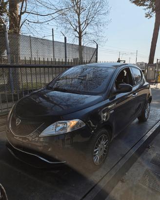 LANCIA YPSILON DEL 2017 PER RICAMBI
