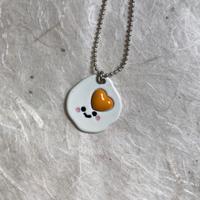 Collana con ciondolo a uovo