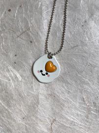 Collana con ciondolo a uovo
