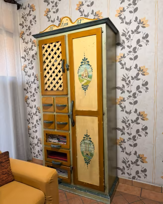 Credenza dispensa vintage dipinta a mano