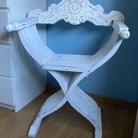 Sedia in legno in stile shabby chic