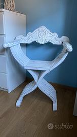 Sedia in legno in stile shabby chic