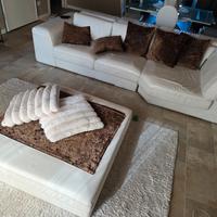 Divano bianco in vera pelle italiana con Pouf.