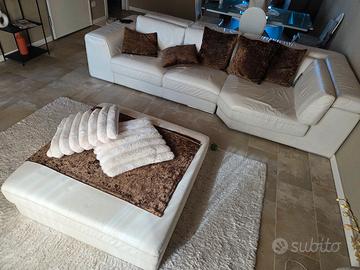 Divano bianco in vera pelle italiana con Pouf.