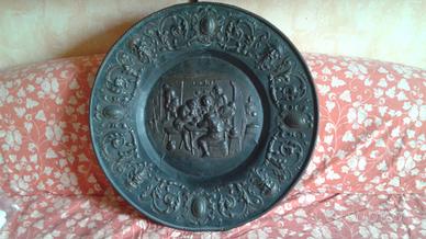 Piatto in rame in bassorilievo